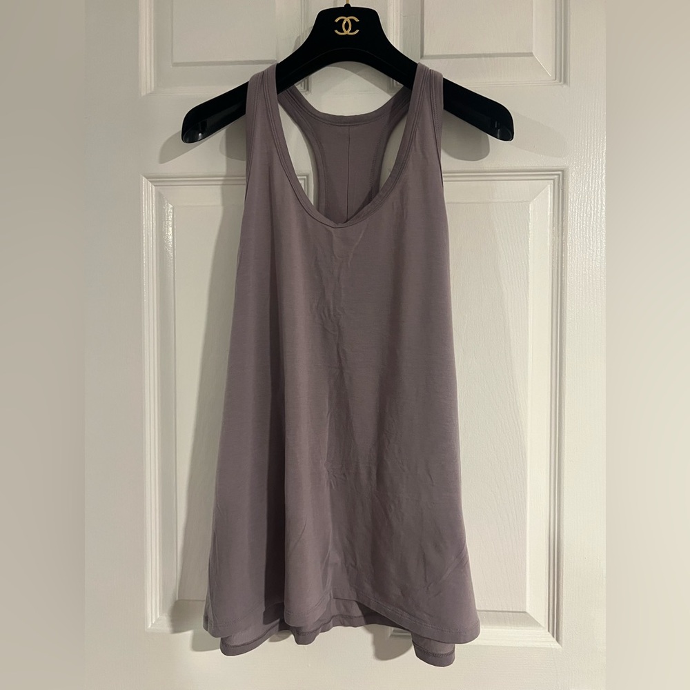 Alo Yoga Women's Motion Tank in Lavender Smoke Dark Purple Size L EUC - Picture 3 of 10